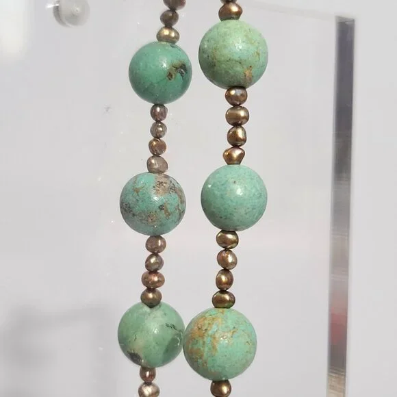 green turquoise beaded necklace w black freshwater pearls and gold filled clasp - Picture 4 of 11